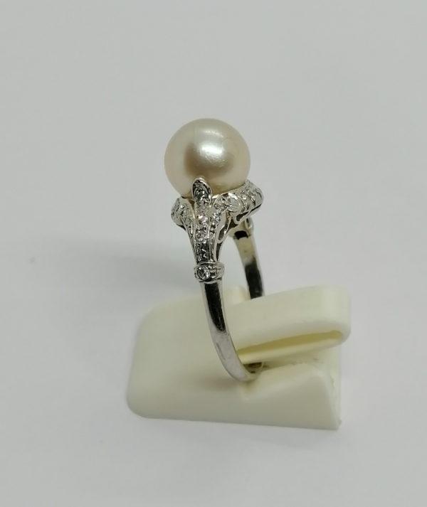 Bague en platine, grosse perle et pavage de diamants, 1930-40. – Image 3