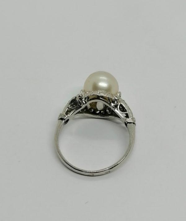 Bague en platine, grosse perle et pavage de diamants, 1930-40. – Image 4