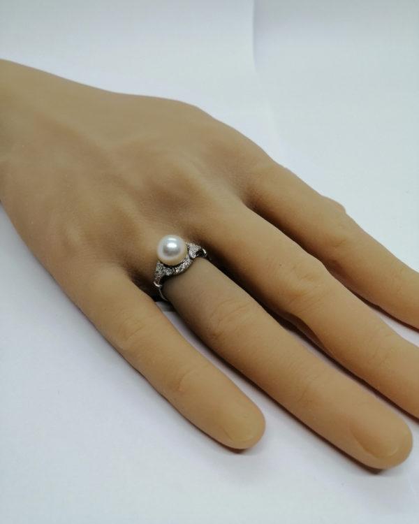 Bague en platine, grosse perle et pavage de diamants, 1930-40. – Image 6