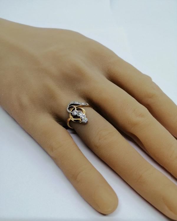 Bague en or, sertie platine, typique en forme de l'Art Nouveau, vers 1900. – Image 5