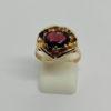 Bague en or rose, monture originale avec grenat à facettes, 1940-60.