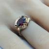 Bague en or rose, monture originale avec grenat à facettes, 1940-60. – Image 4