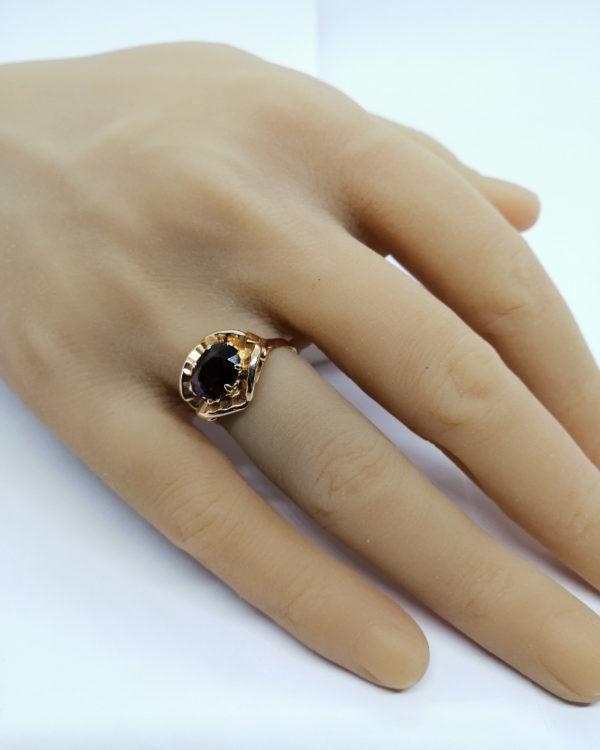 Bague en or rose, monture originale avec grenat à facettes, 1940-60. – Image 5