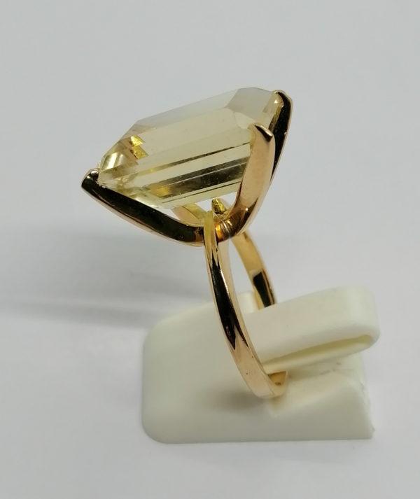 Bague en or avec grosse citrine naturelle, monture 1950-60. – Image 2