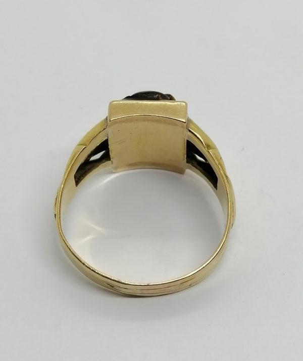 Bague en or, chevalière avec camé sur oeil de tigre, 1900, Art Nouveau. – Image 3