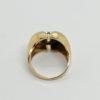 Bague en or, modèle bicolore sertie d'un rang de diamants, 1925. – Image 3