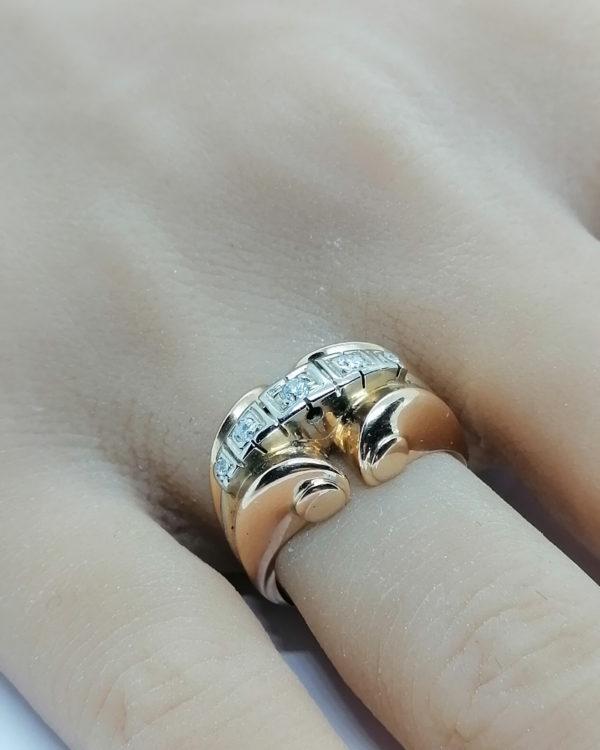 Bague en or, modèle bicolore sertie d'un rang de diamants, 1925. – Image 4