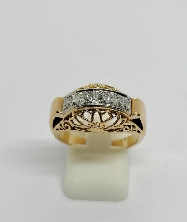 Bague en or rosé et platine, ajourée, sertie de diamants, 1920.