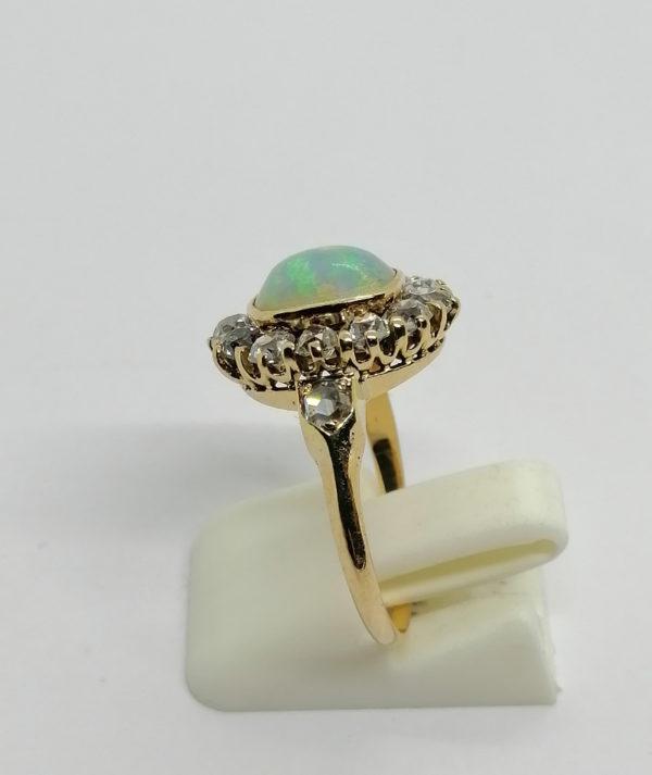 Bague en or, avec superbe opale et entourage diamants, 1900, Art Nouveau. – Image 2