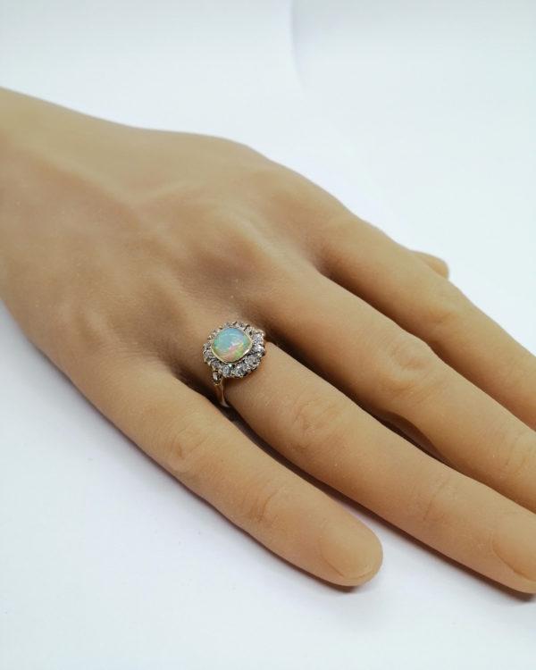 Bague en or, avec superbe opale et entourage diamants, 1900, Art Nouveau. – Image 5