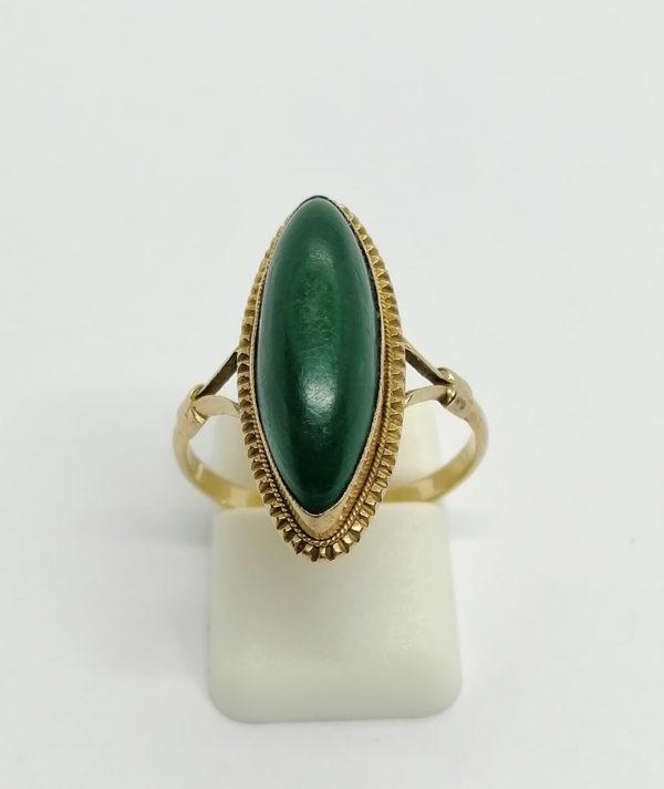 Bague en or, navette cabochon de malachite, 1920.