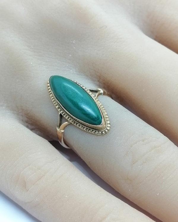 Bague en or, navette cabochon de malachite, 1920. – Image 4