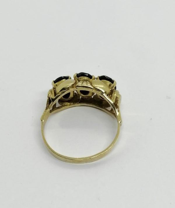 Bague en alliage d'or, sertie de trois grenats, 1920. – Image 3
