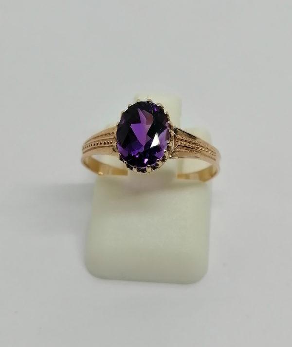Bague en or rose, sertie couronne d'une améthyste, 1900.