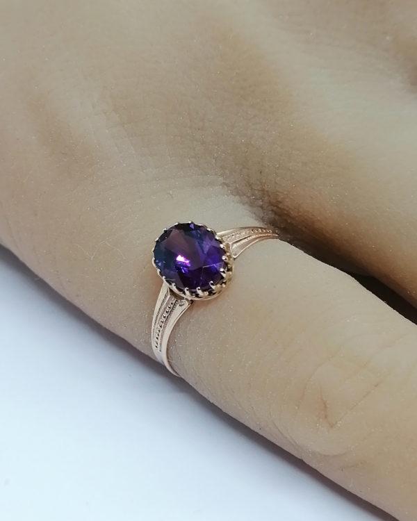 Bague en or rose, sertie couronne d'une améthyste, 1900. – Image 4