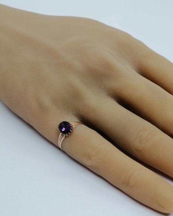 Bague en or rose, sertie couronne d'une améthyste, 1900. – Image 5