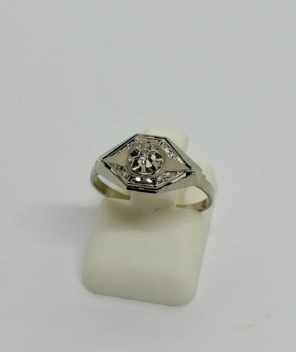 Bague en or gris, petite modèle art déco, avec diamant, 1930.
