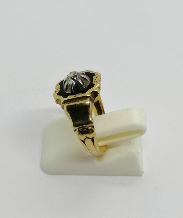 Bague en or, petite chevalière en émail noir et diamant, 1880. – Image 2
