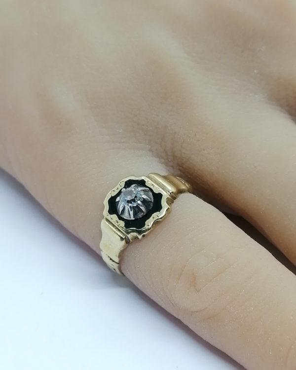Bague en or, petite chevalière en émail noir et diamant, 1880. – Image 4