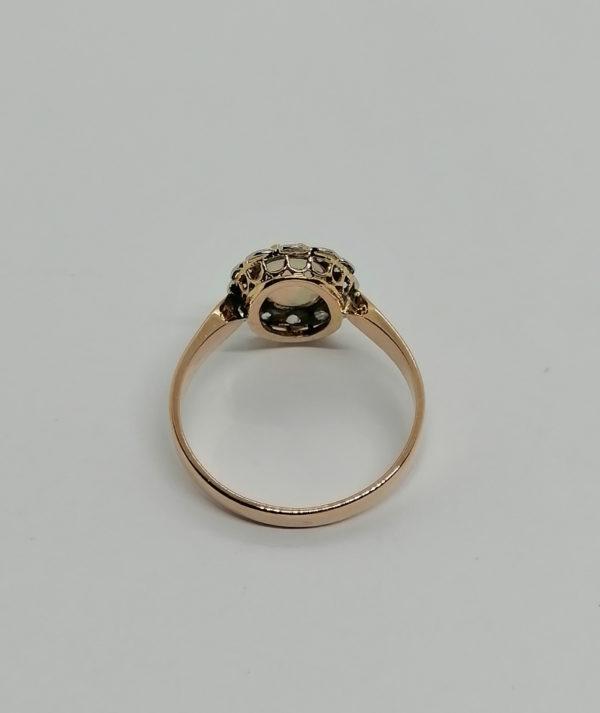 Bague en or rose, petite opale entourage de roses de diamants, 1880. – Image 3
