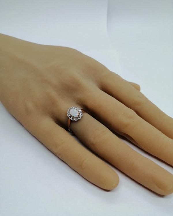 Bague en or rose, petite opale entourage de roses de diamants, 1880. – Image 5