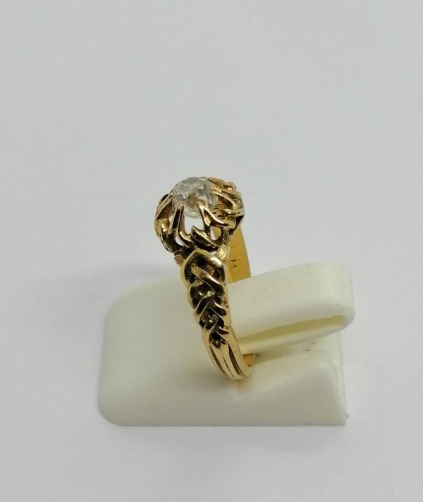 Bague en or, solitaire, monture ajourée avec diamants coussin, 1900. – Image 2