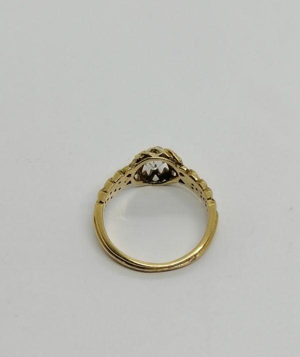 Bague en or, solitaire, monture ajourée avec diamants coussin, 1900. – Image 3