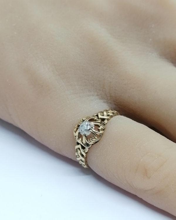 Bague en or, solitaire, monture ajourée avec diamants coussin, 1900. – Image 4
