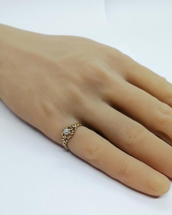 Bague en or, solitaire, monture ajourée avec diamants coussin, 1900. – Image 5
