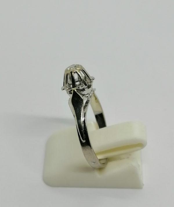 Bague en or gris, solitaire avec petit diamant, 1930-40. – Image 2