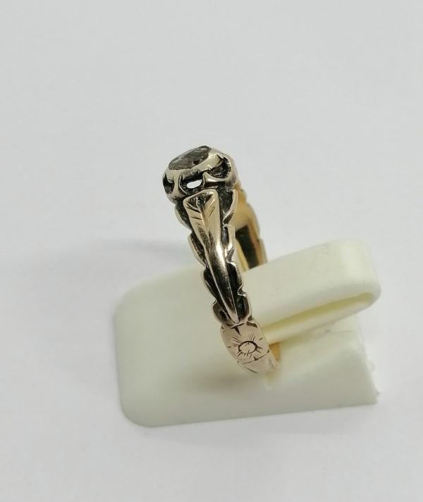 Bague en or, monture ouvragée et rose de diamants, 1860. – Image 2