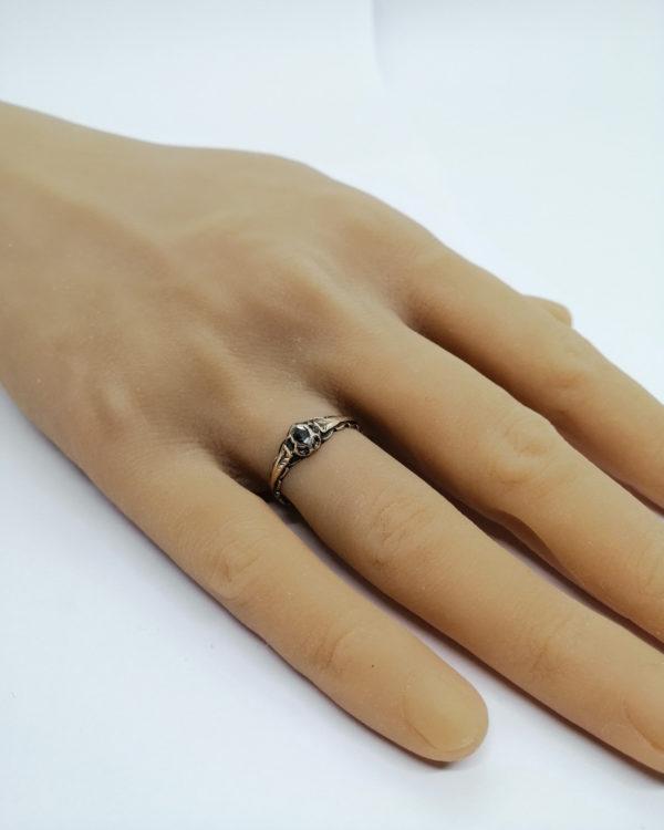 Bague en or, monture ouvragée et rose de diamants, 1860. – Image 5