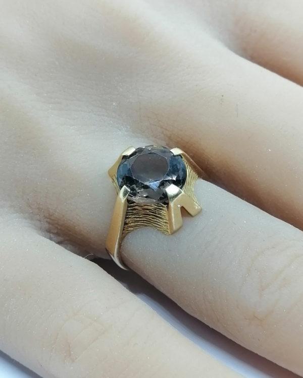 Bague en or, monture 60, avec un quartz fumé, rond facetté. – Image 4