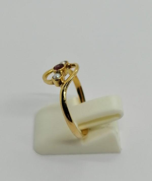 Bague en or rosé, modèle de vague avec petite rubis et perles fines, 1920. – Image 2
