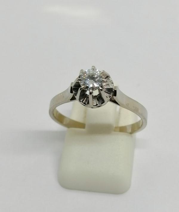 Bague en or gris, solitaire diamant de taille brillant, monture moderne.