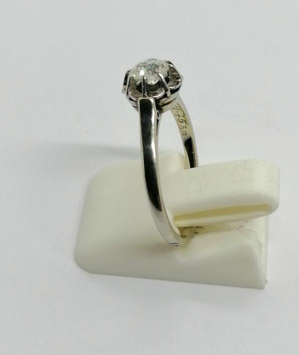 Bague en or gris et sertie platine, solitaire diamant de taille ancienne, vers 1930. – Image 2