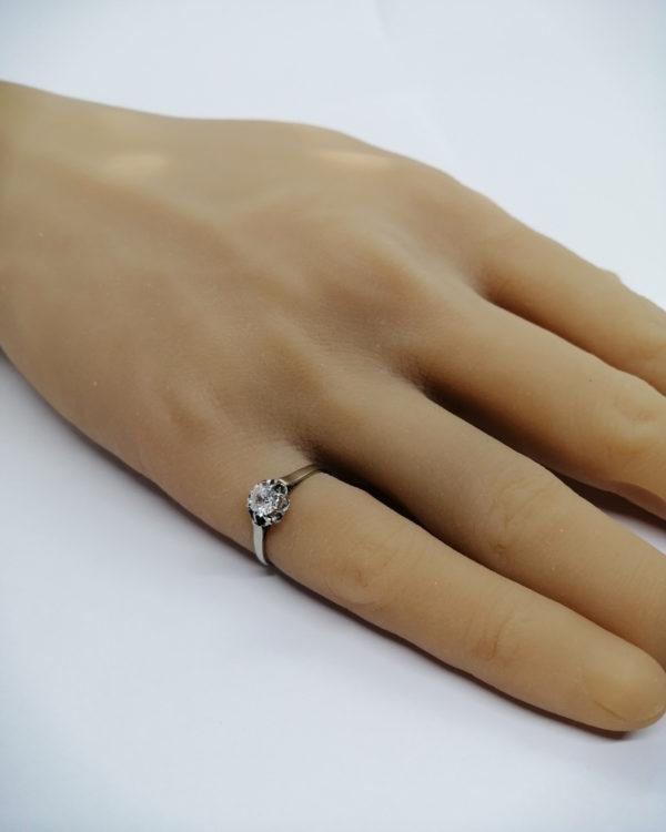 Bague en or gris et sertie platine, solitaire diamant de taille ancienne, vers 1930. – Image 5