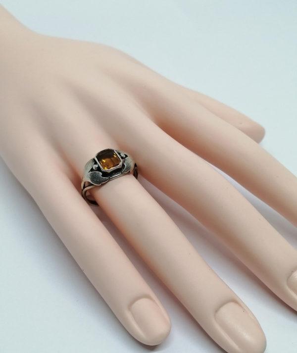 Bague argent, feuillage stylisé et citrine ambré. – Image 4