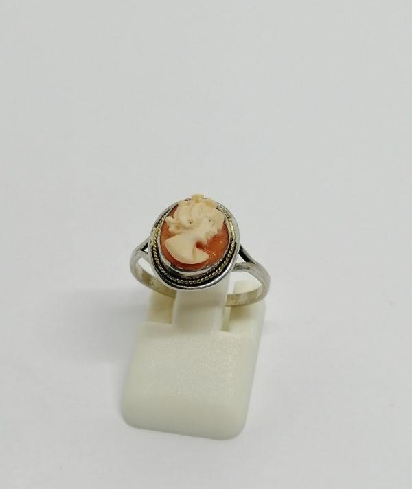 Bague argent, petit camée coquillage, portrait de femme.