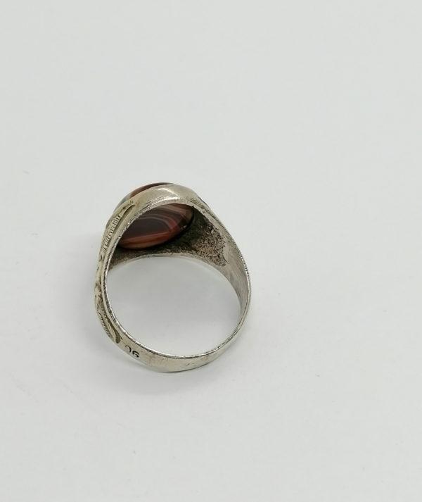 Bague argent, chevalière avec agate, et gravures de motifs végétaux. – Image 3