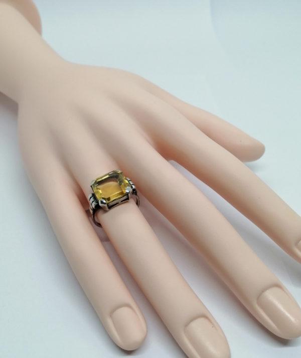 Bague argent, de forme carré, et citrine plate et à facettes, Art Déco. – Image 5