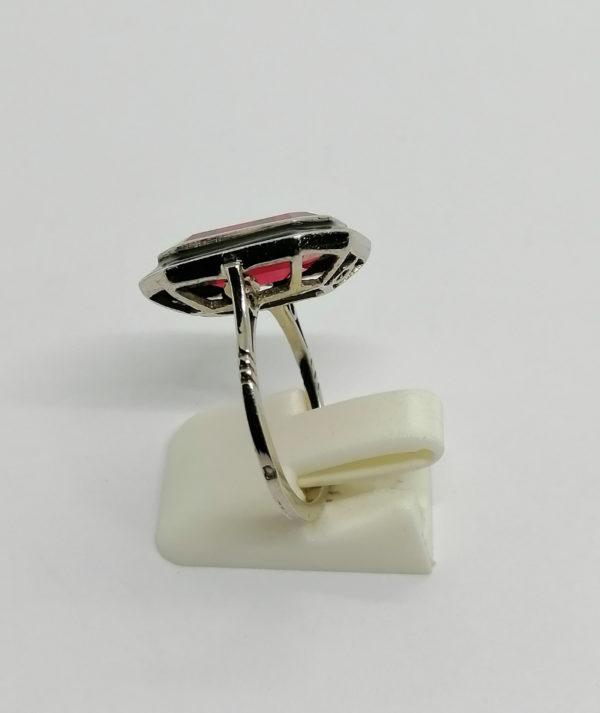 Bague argent, de forme octogonale, avec liseré d'émail noir et pierre rouge de synthèse, Art Déco, Français. – Image 3