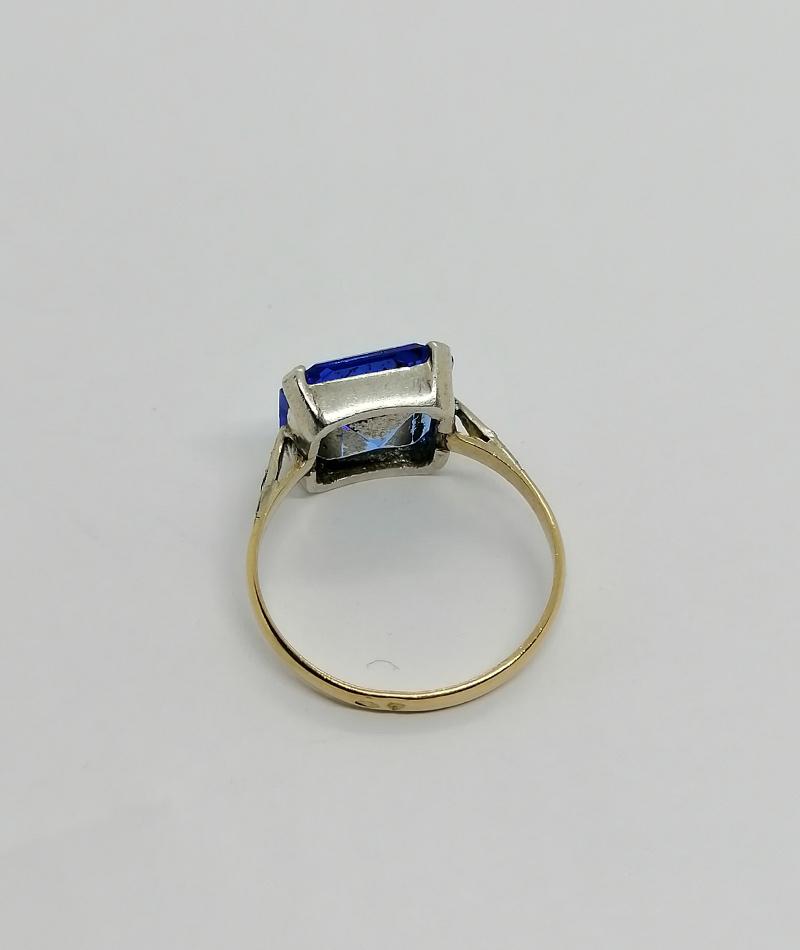Bague argent et or avec gros strass bleu de forme carr