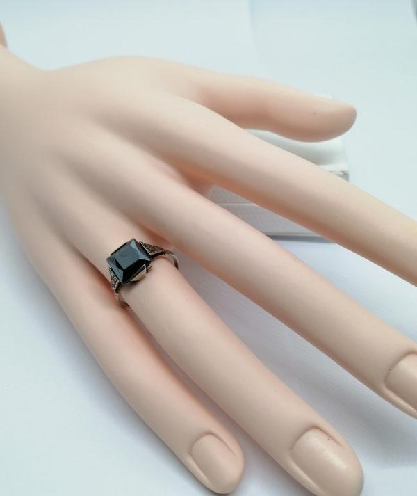 Bague argent, hématite carré, motifs triangulaires et marcasites , Art Déco. – Image 4