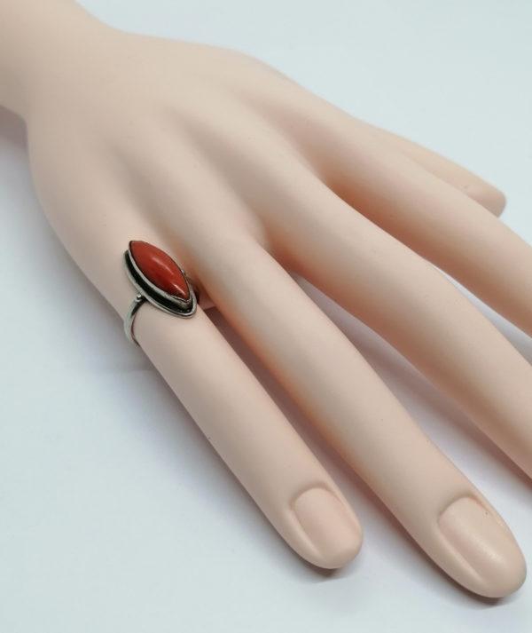 Bague argent, petite marquise avec corail, 1920-30. – Image 4