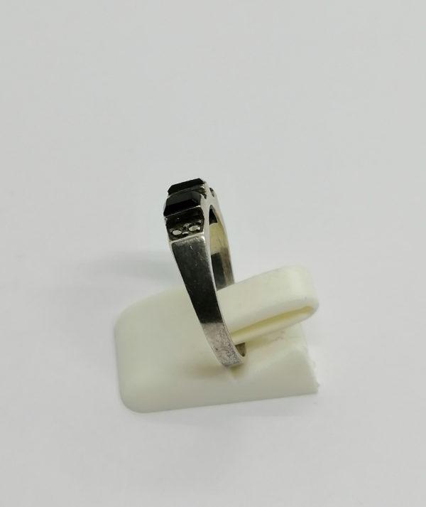 Bague argent, chaton structuré avec onyx et pavage de marcasites, Art Déco. – Image 2