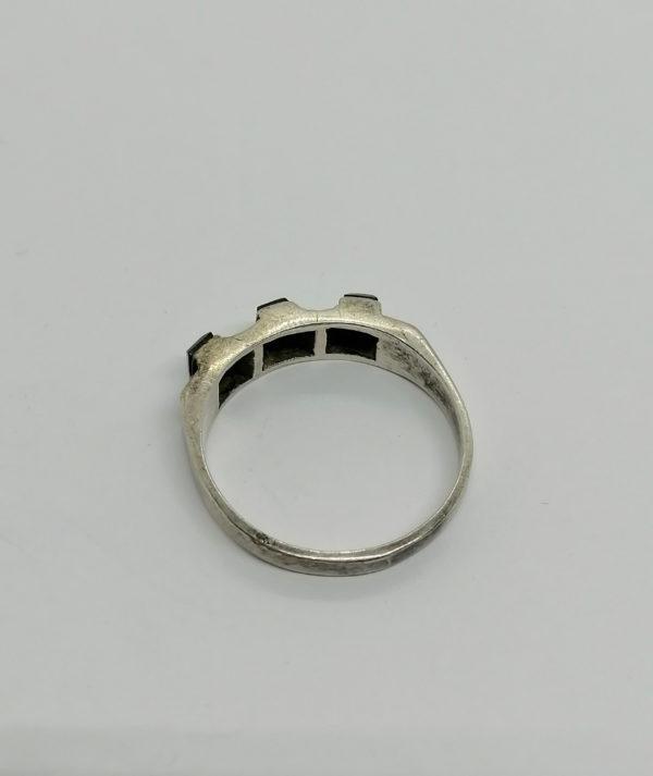Bague argent, chaton structuré avec onyx et pavage de marcasites, Art Déco. – Image 3