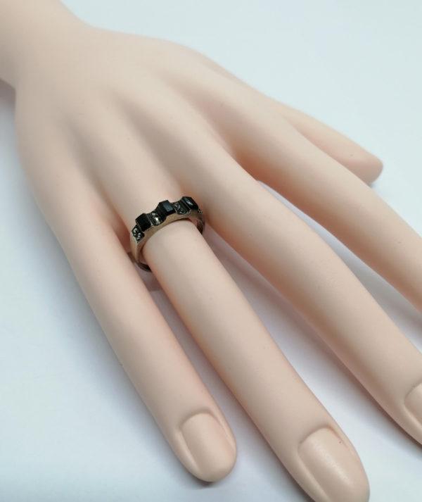 Bague argent, chaton structuré avec onyx et pavage de marcasites, Art Déco. – Image 4