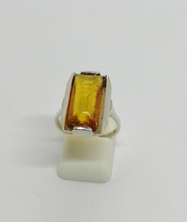 Bague argent, avec gros cabochon de résine , imitation ambre.