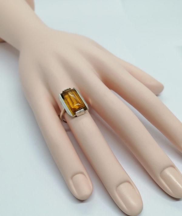 Bague argent, avec gros cabochon de résine , imitation ambre. – Image 4